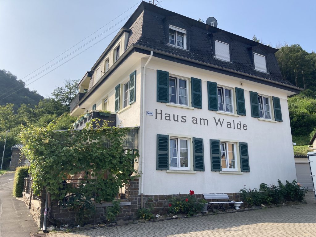 (c) Haus-am-walde.info
